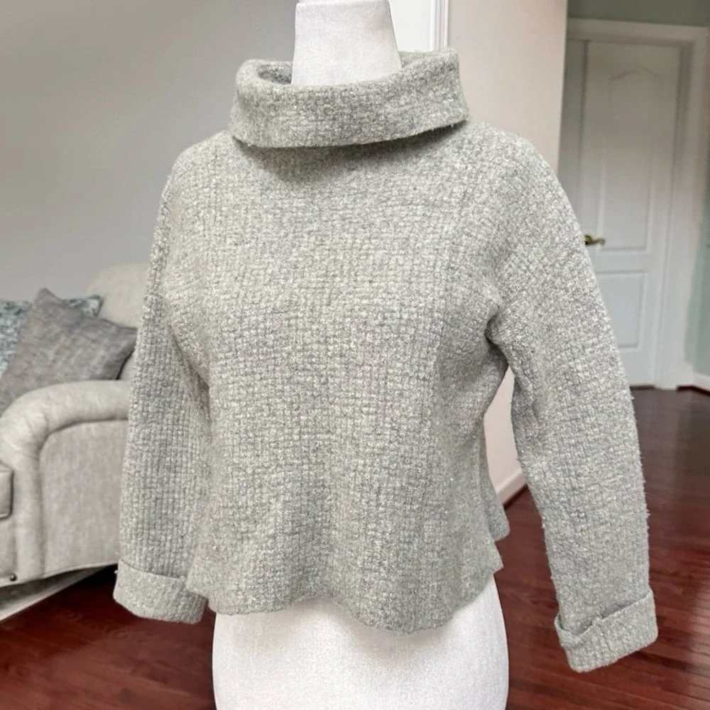 Free People 100% Wool Light Grey Long Sleeve Turtle Neck Sweater Size Small